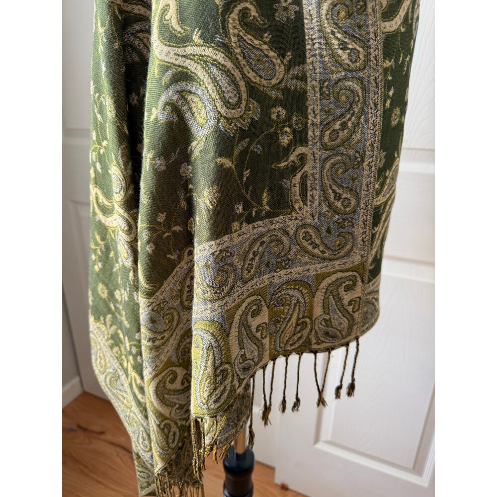 Green Paisley Fringe Shawl Wrap Scarf 68 x 26 Boho Cottagecore Fairy Whimsygoth - Picture 6 of 6